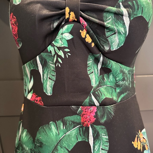 Tropical strapless mermaid gown, size 6/8 - Picture 2 of 3
